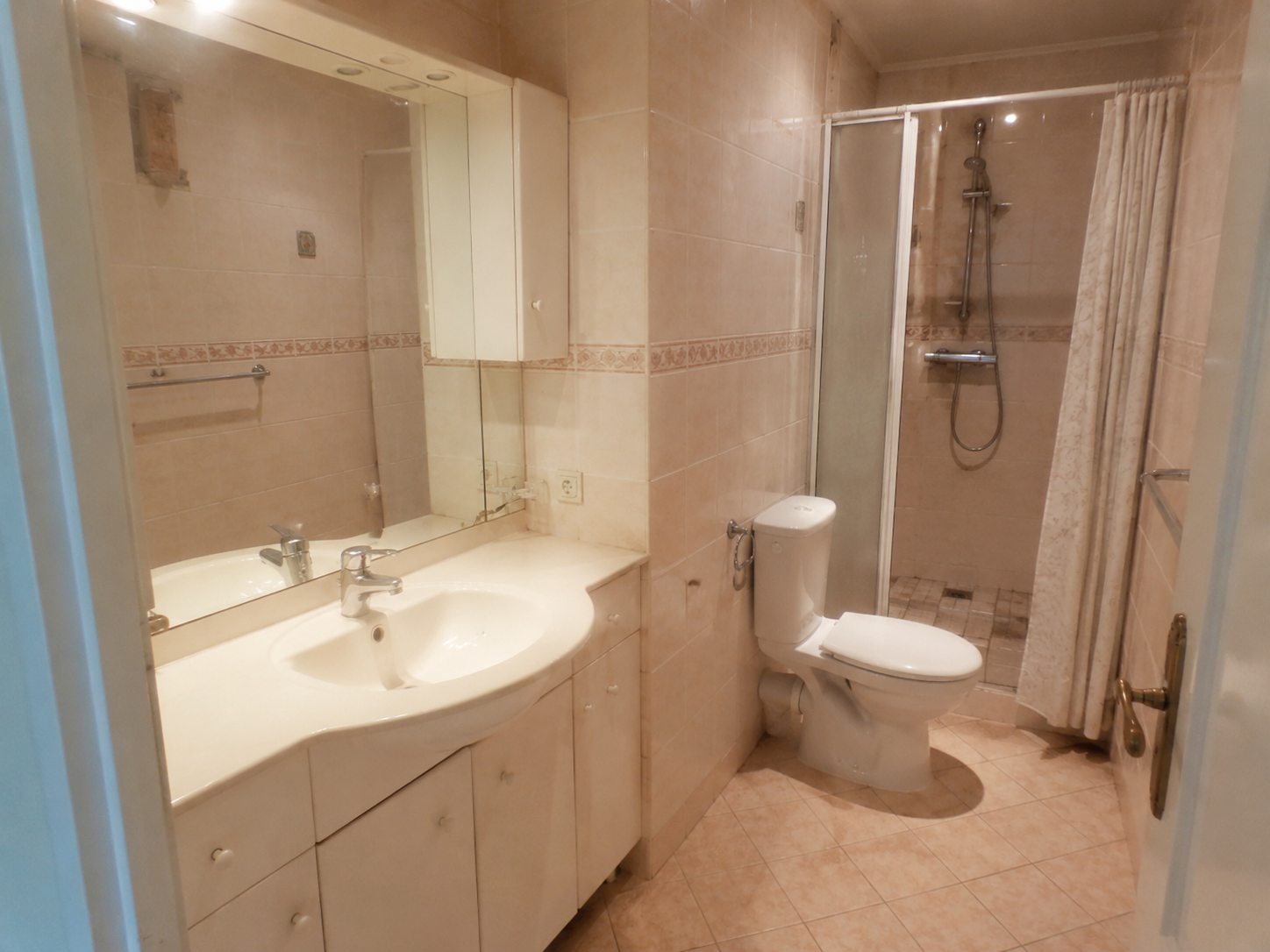 Badkamer voor de complete renovatie