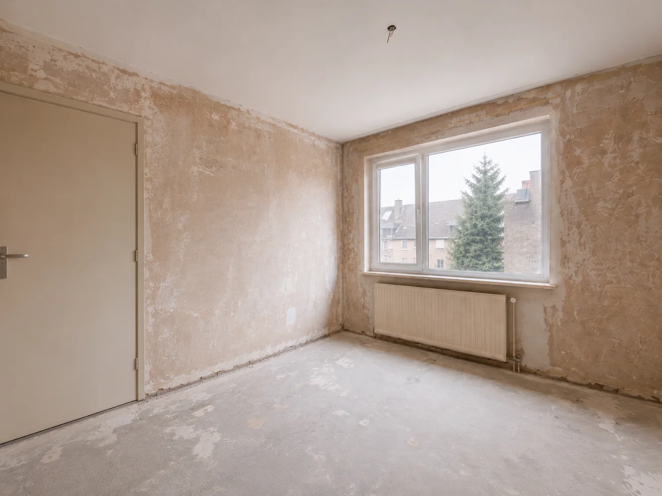 Slaapkamer na het stripwerk, klaar voor renovatie